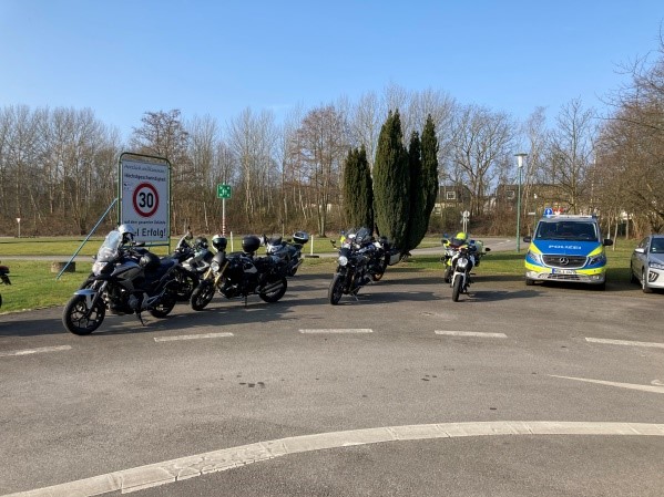 Ein ruhiger Moment auf dem schönen und stark nachgefragten Übungsplatz.